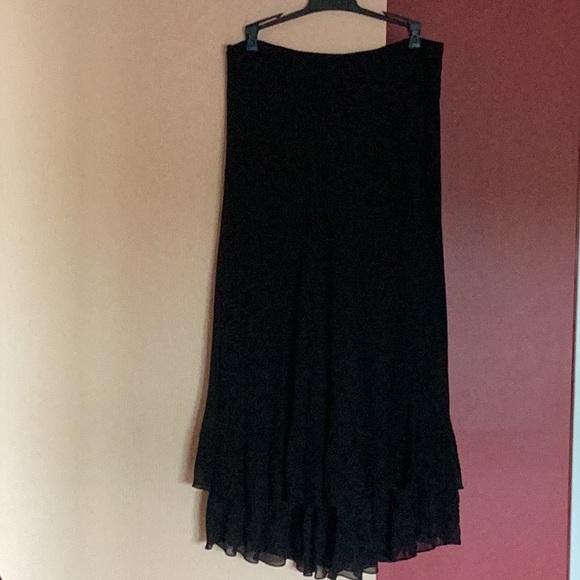 Carmen Marc Valvo Evening skirt, 100% silk, black with beautiful embroidery. - Picture 6 of 7